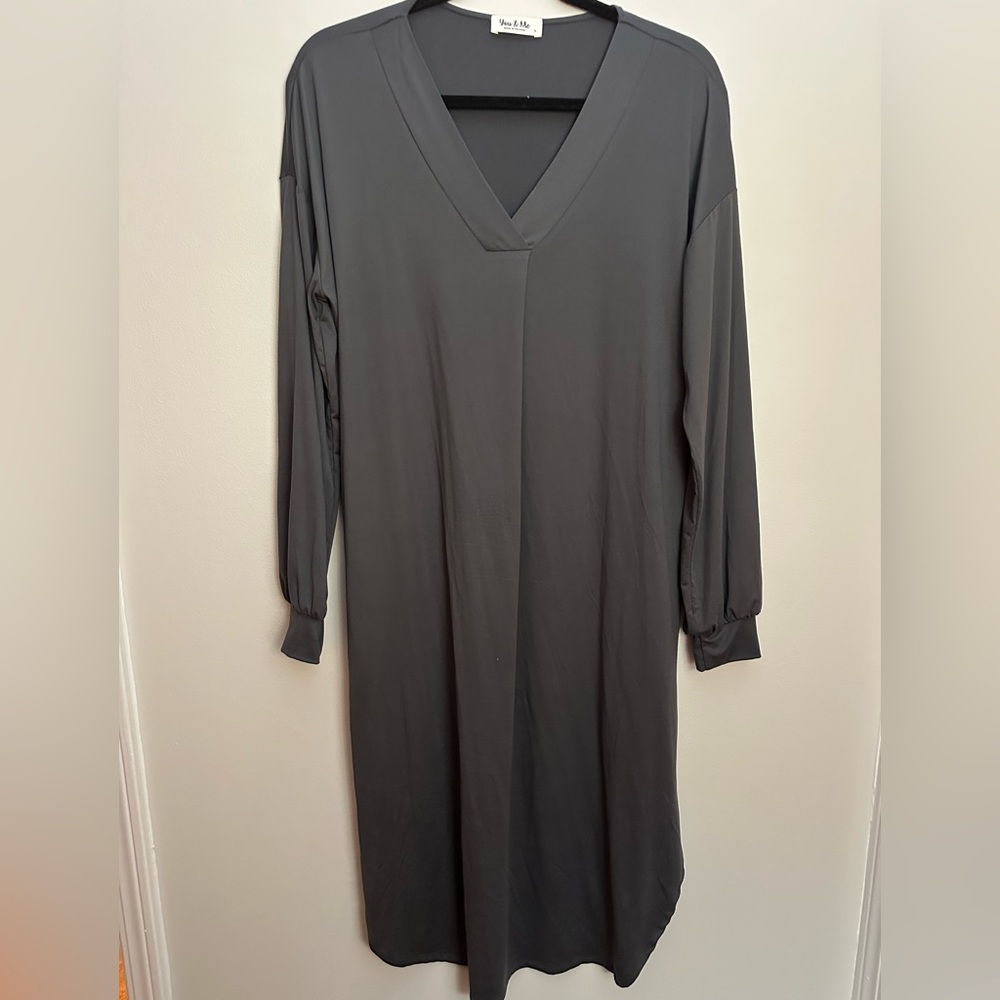 You & Me Boutique Dolphin Hem Midi Dress Small Gray NWOT - Picture 2 of 11